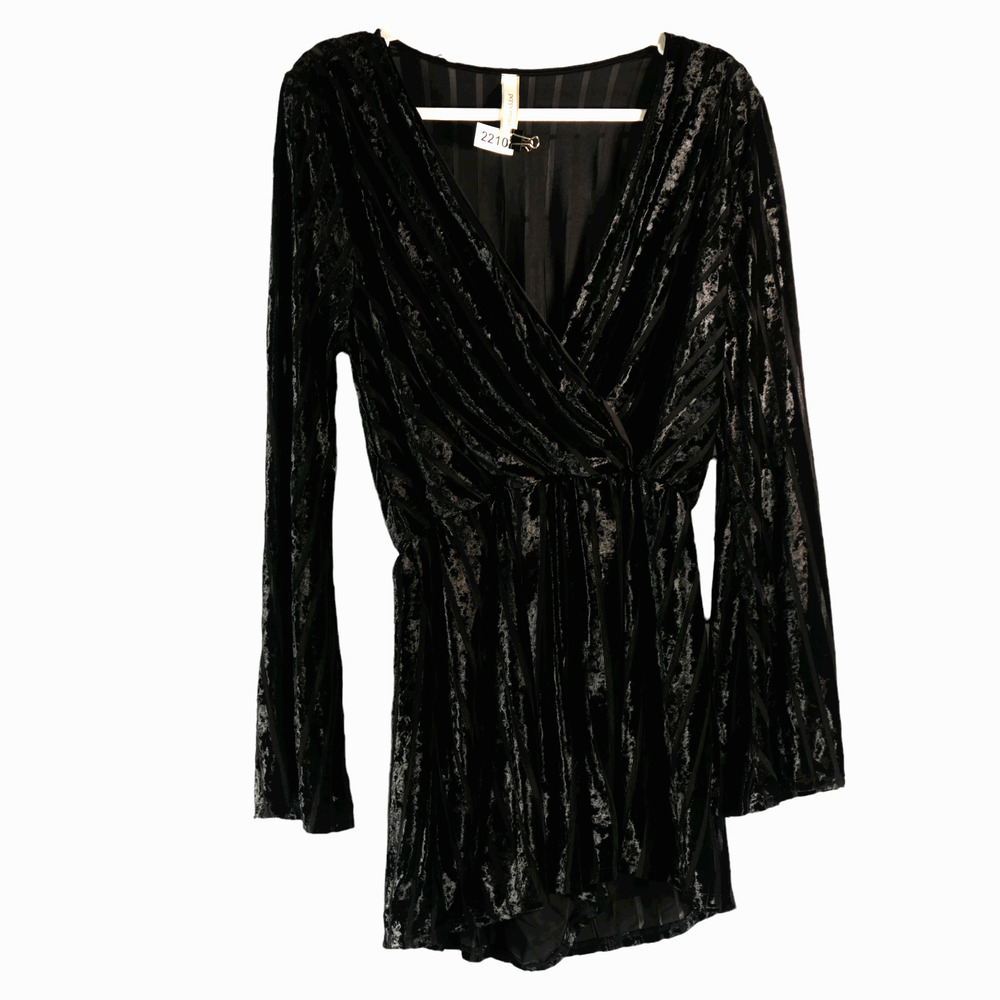 Peppermint Black Velour Ribbed Shorts Romper Womens M Lined Flare Sleeve Sexy